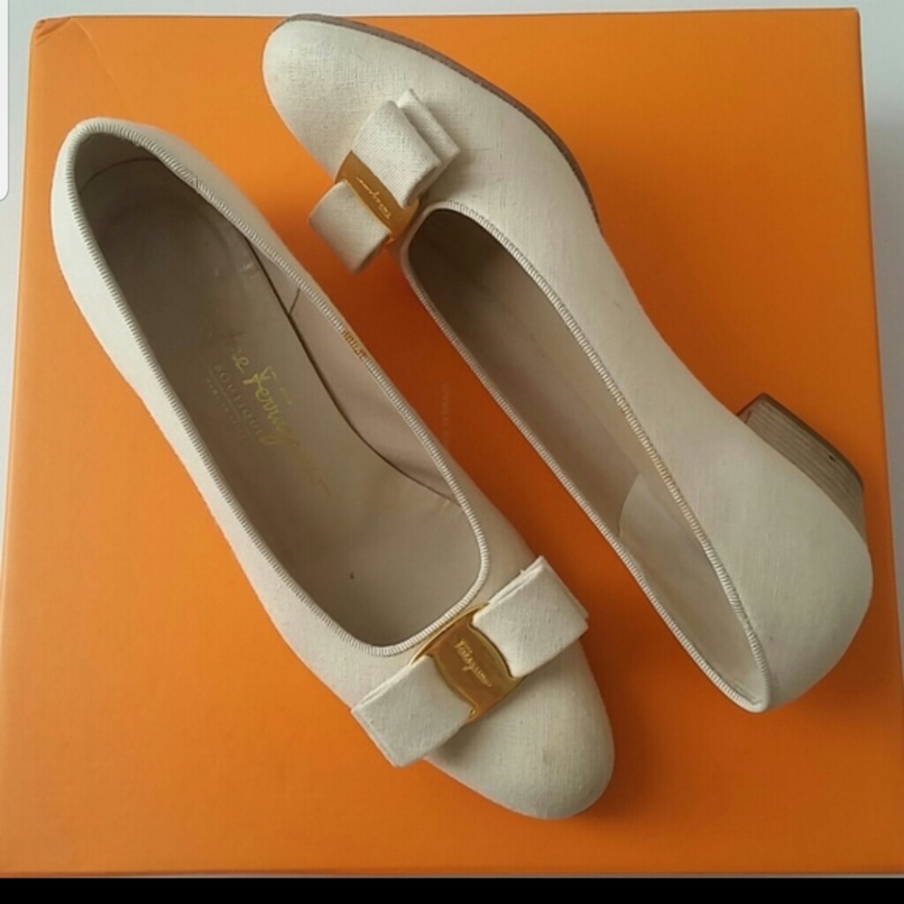 🎀Salvatore Ferragamo Vara Low Heel Bow Pump 7.5 A2 size narrow